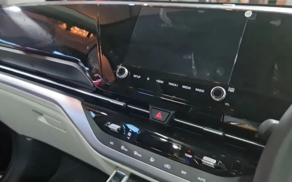 Màn hình trung tâm 10,25 inch của Kia Carens 2022