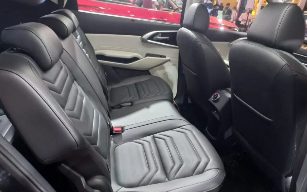 Hàng ghế thứ hai của Kia Carens 2022