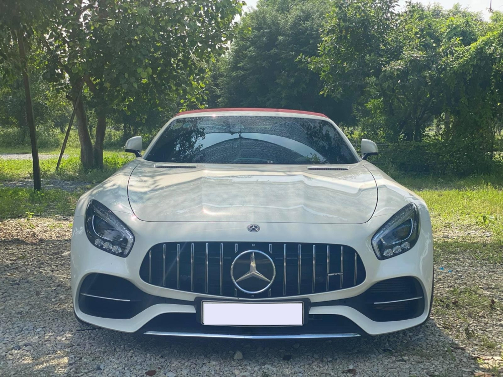 Thiết kế phần đầu xe Mercedes-AMG GT Roadster