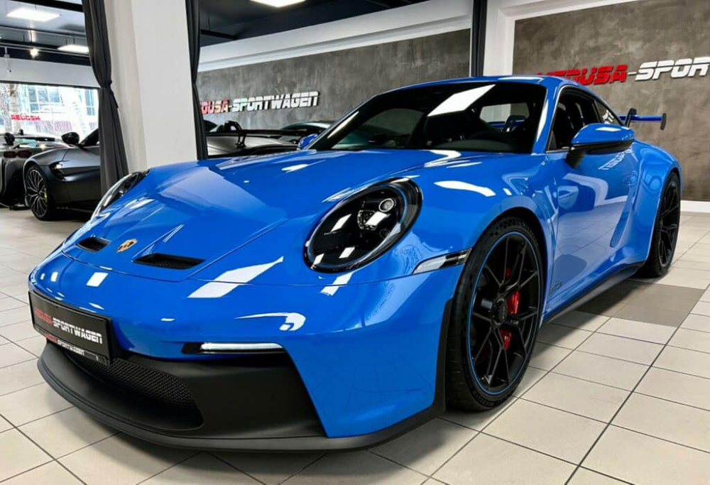 Porsche 911 GT3 bản 992 đang được nhiều c&ocirc;ng ty nhập khẩu tư nh&acirc;n ch&agrave;o h&agrave;ng với đại gia Việt