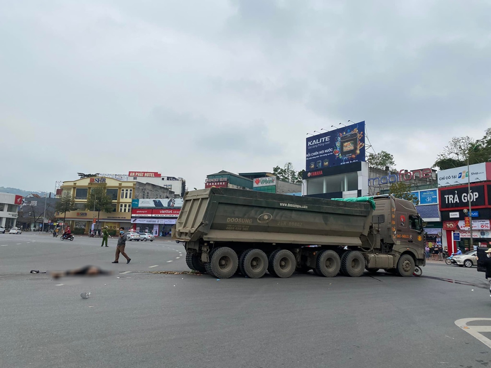 Người điều khiển xe m&aacute;y tử vong tại chỗ
