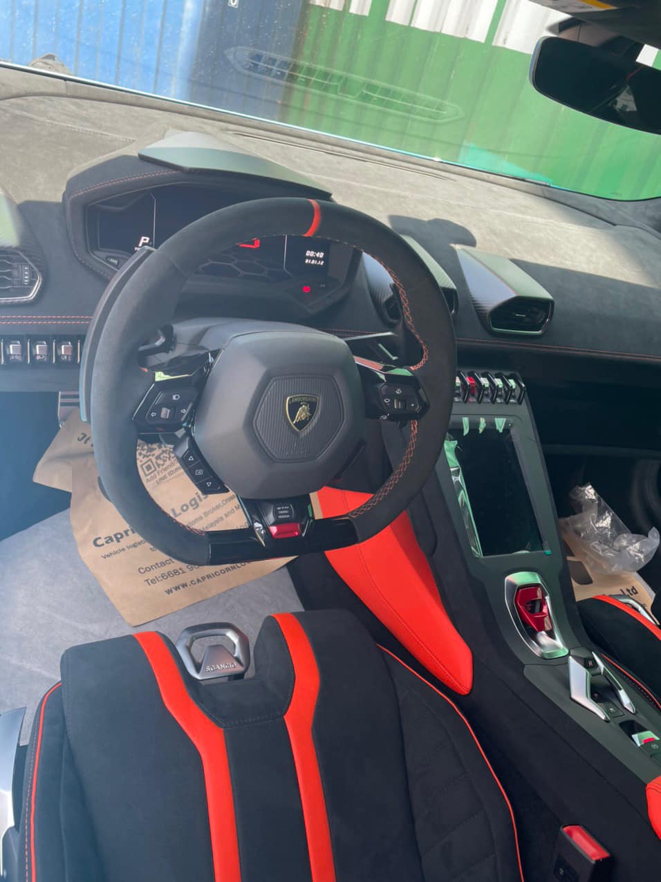 Còn đây là khoang lái xe Lamborghini Huracan STO Còn đây là khoang lái xe Lamborghini Huracan STO