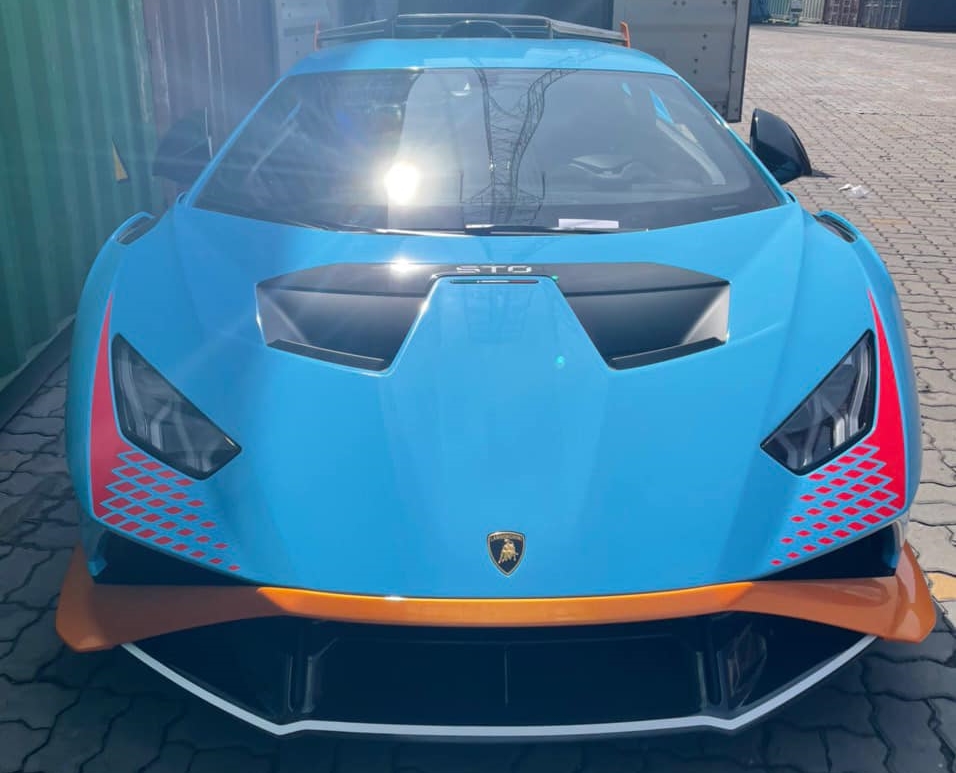 Xuất hiện h&igrave;nh ảnh khui c&ocirc;ng si&ecirc;u xe Lamborghini Huracan STO tại Việt Nam