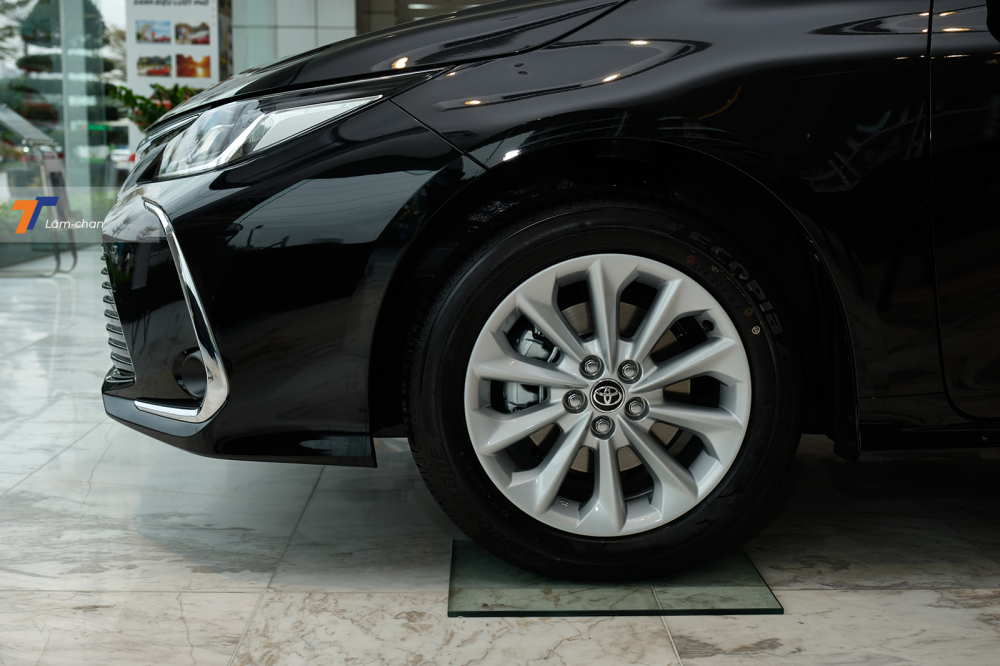 La-zăng tr&ecirc;n bản 1.8G l&agrave; loại 16 inch.