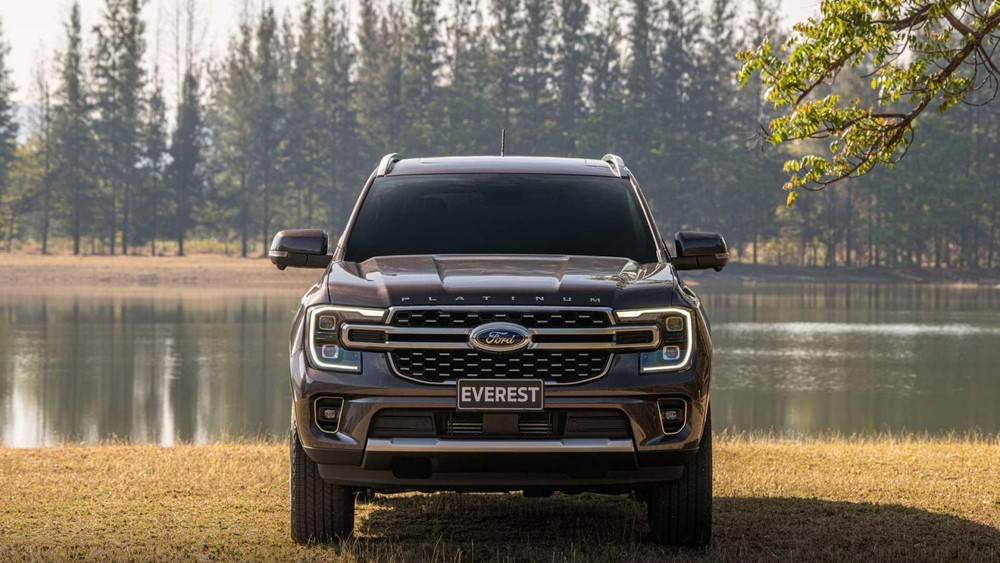 Ford Everest 2022 sở hữu thiết kế đầu xe tương tự Ranger mới