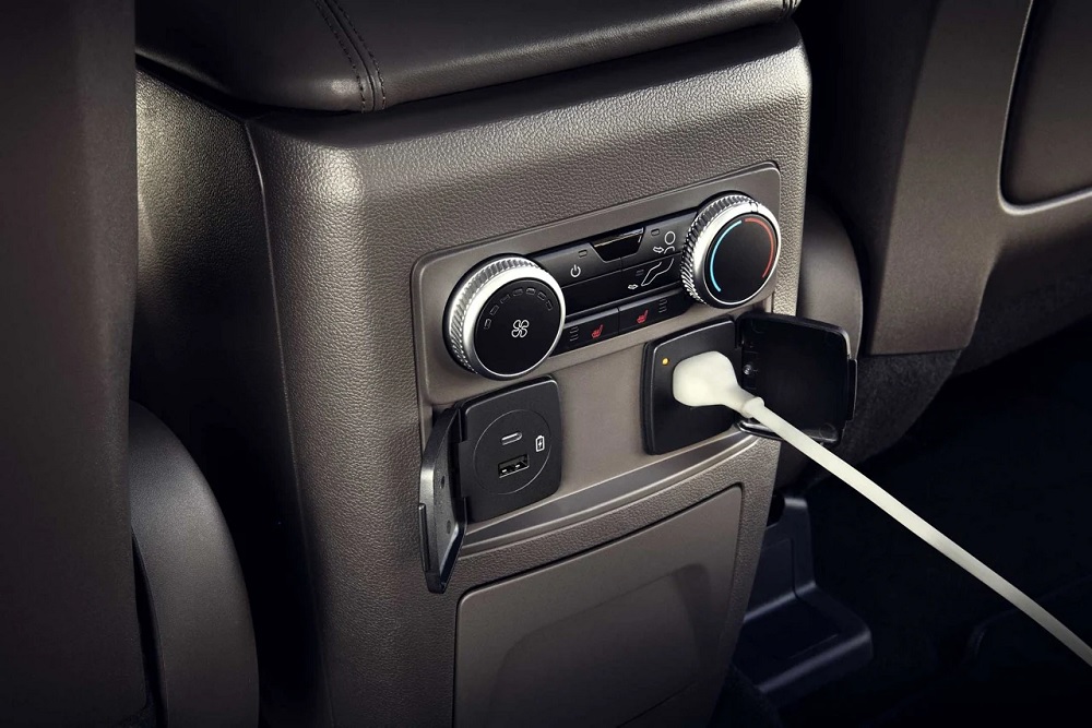 Những chiếc Ford Explorer tại Mỹ sẽ kh&ocirc;ng c&oacute; bộ điều khiển điều h&ograve;a d&agrave;nh cho h&agrave;ng ghế sau
