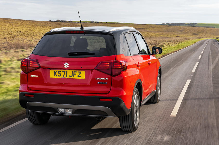 Suzuki Vitara Hybrid 2022 có mức tiêu thụ nhiên liệu trung bình chỉ 4,5 lít/100 km