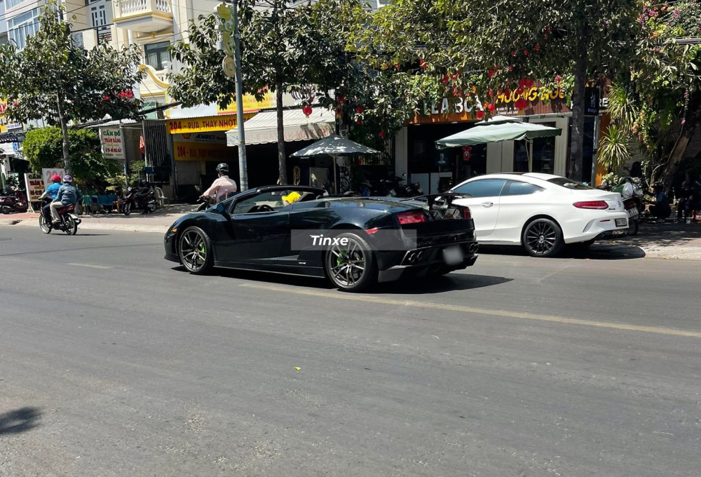 Lamborghini Gallardo LP570-4 Spyder Performante si&ecirc;u hiếm tại Việt Nam lăn b&aacute;nh tại Phan Thiết với bộ &aacute;o mới