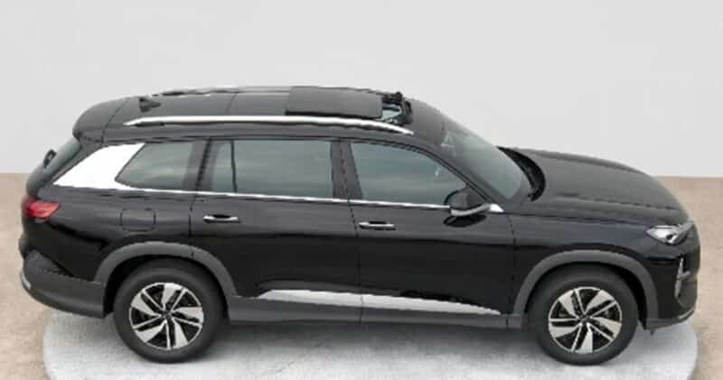 Sườn xe của Audi Q6 có nhiều chi tiết mạ crôm