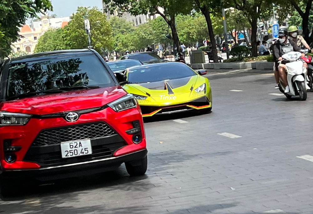 Si&ecirc;u xe Lamborghini Huracan LP610-4 độ khủng của vợ chồng kinh doanh mỹ phẩm