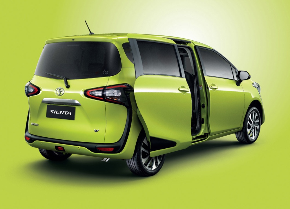 Toyota Sienta 2022 có cửa trượt chỉnh điện hai bên sườn