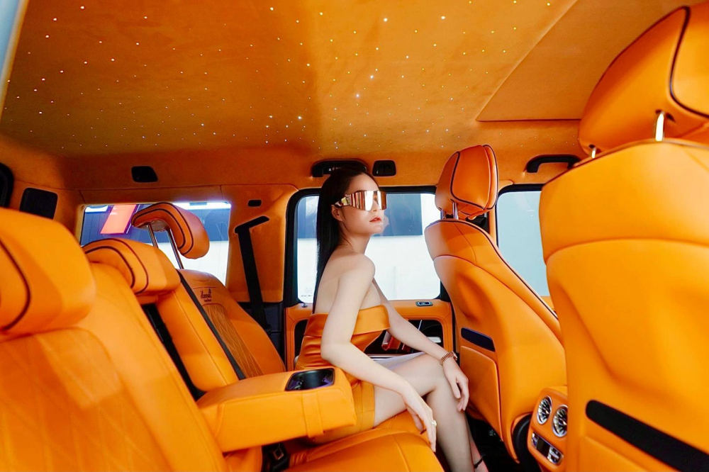 Đoàn Di Băng độ nội thất xe Mercedes-AMG G63 Edition One sang màu cam, hiện chiếc SUV hạng sang này còn được độ hàng ghế sau theo kiểu xe Maybach Đoàn Di Băng độ nội thất xe Mercedes-AMG G63 Edition One sang màu cam, hiện chiếc SUV hạng sang này còn được độ hàng ghế sau theo kiểu xe Maybach