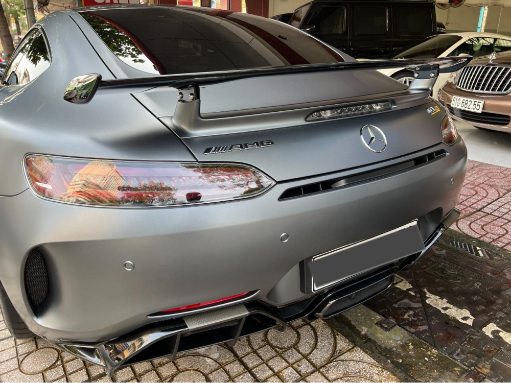 Thiết kế đuôi xe Mercedes-AMG GT R