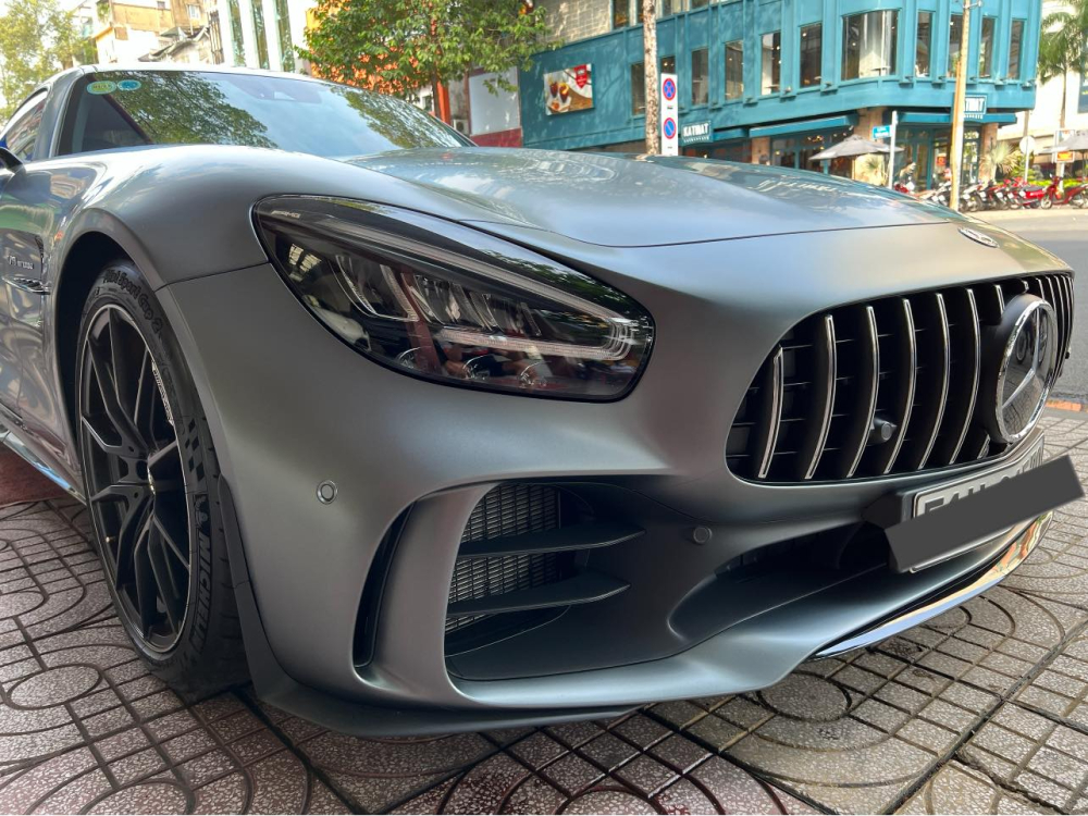 Tại Việt Nam chỉ có 1 chiếc Mercedes-AMG GT R