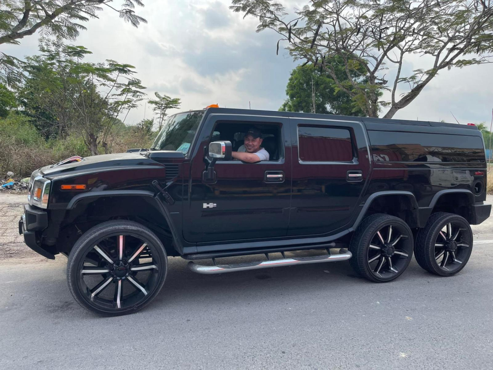 Bất chấp xăng tăng giá kỷ lục, đại gia vẫn quyết tâm nhập tịch cho Hummer H2 độ 6 bánh vào Việt Nam Bất chấp xăng tăng giá kỷ lục, đại gia vẫn quyết tâm nhập tịch cho Hummer H2 độ 6 bánh vào Việt Nam