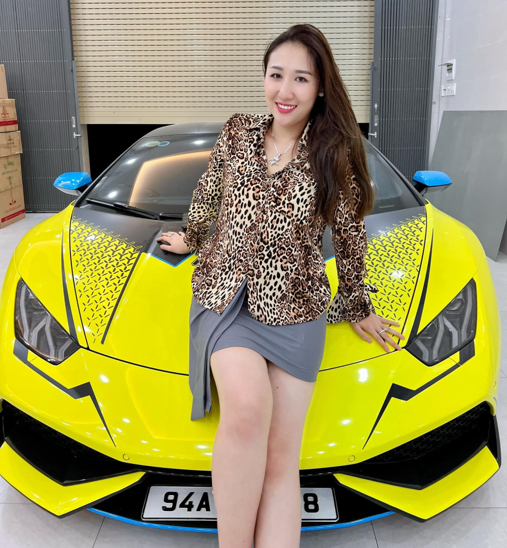 Chân dung cô gái 9X ở Bạc Liêu sở hữu siêu xe Lamborghini Huracan LP610-4 đang tìm kiếm mua xe Vespa 946 Christian Dior Chân dung cô gái 9X ở Bạc Liêu sở hữu siêu xe Lamborghini Huracan LP610-4 đang tìm kiếm mua xe Vespa 946 Christian Dior