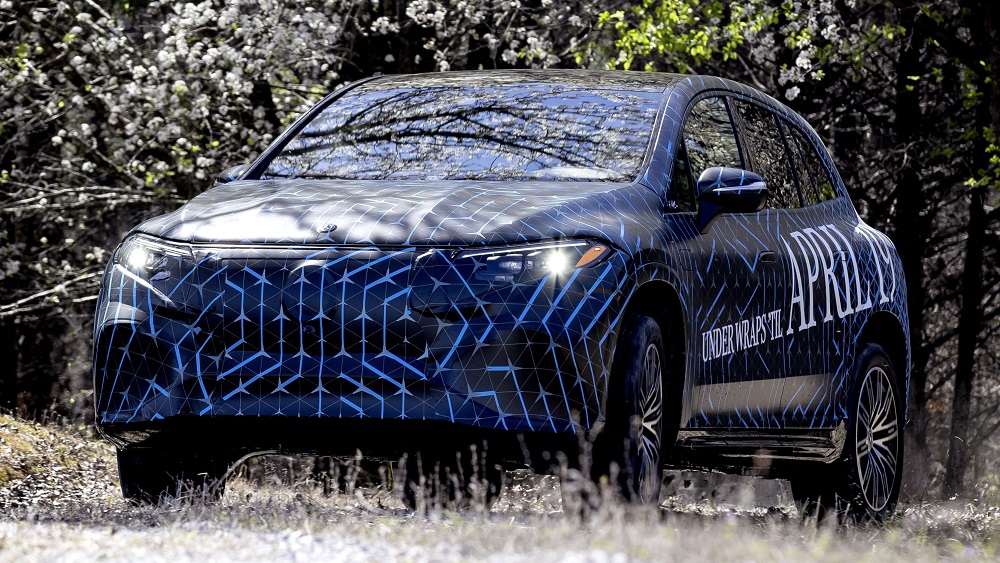 H&igrave;nh ảnh ngụy trang k&iacute;n m&iacute;t của Mercedes-Benz EQS SUV 2022 do h&atilde;ng tung ra