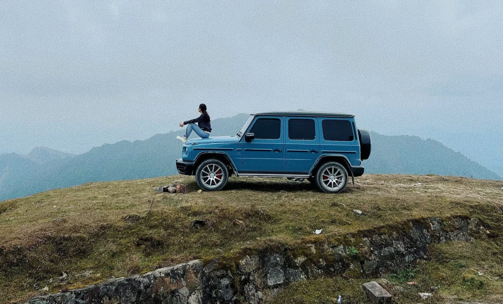 Đ&agrave;m Thu Trang c&ugrave;ng xe Mercedes-AMG G63 m&agrave;u xanh China được chồng tặng v&agrave;o năm ngo&aacute;i