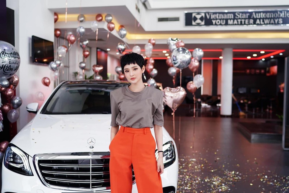 Hiền Hồ đ&atilde; sắm cho m&igrave;nh chiếc xe sang Mercedes-Benz S450L Luxury v&agrave;o năm 2020