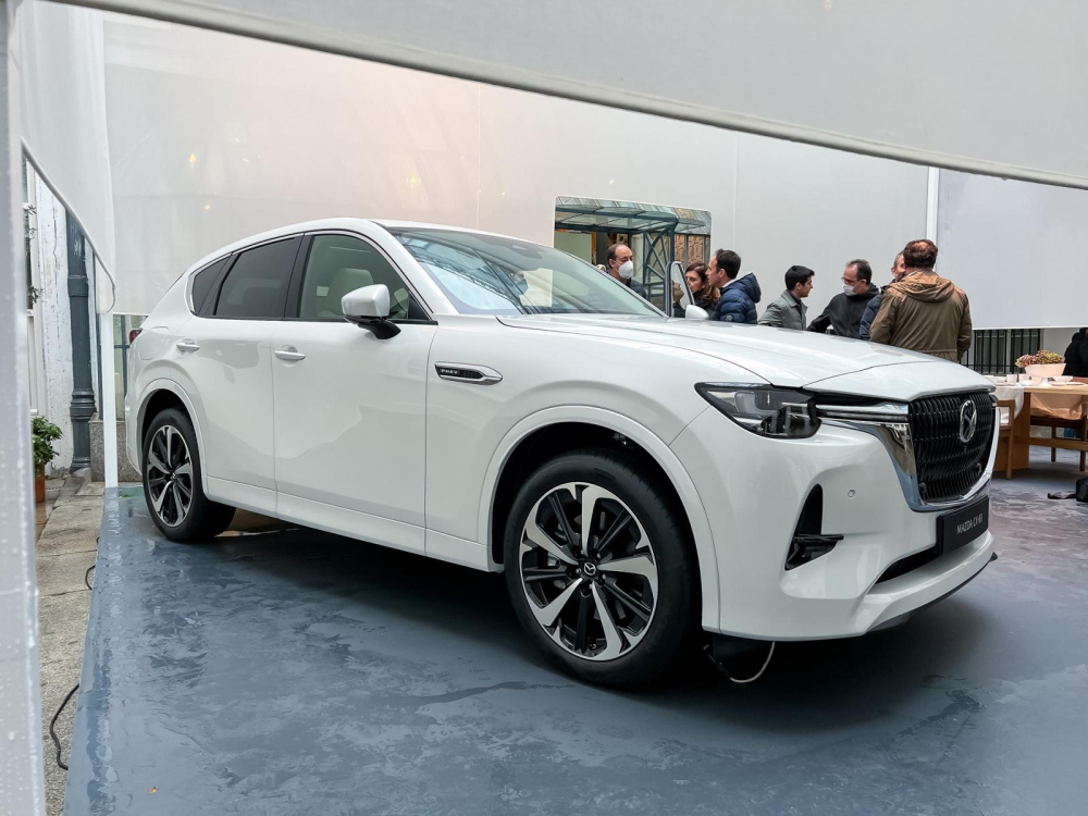 Ngắm hình ảnh bằng xương, bằng thịt của Mazda CX-60 2022 - đối thủ mới dành cho Hyundai Santa Fe và Kia Sorento