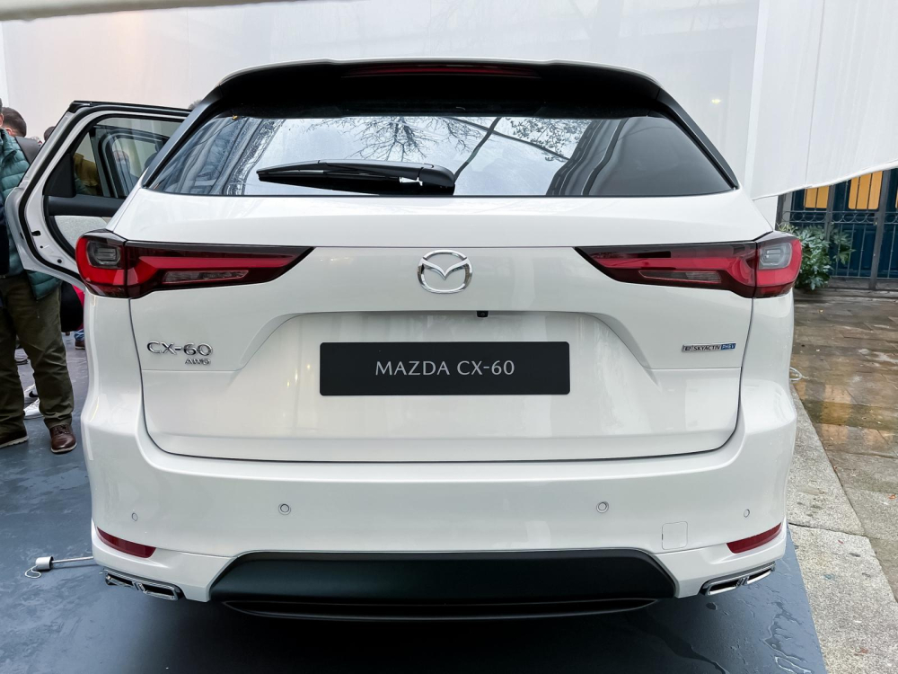 Mazda CX-60 2022 nhìn từ phía sau