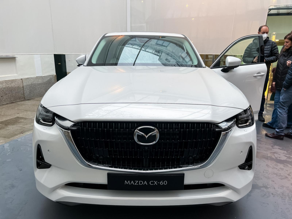 Cận cảnh đầu xe của Mazda CX-60 2022
