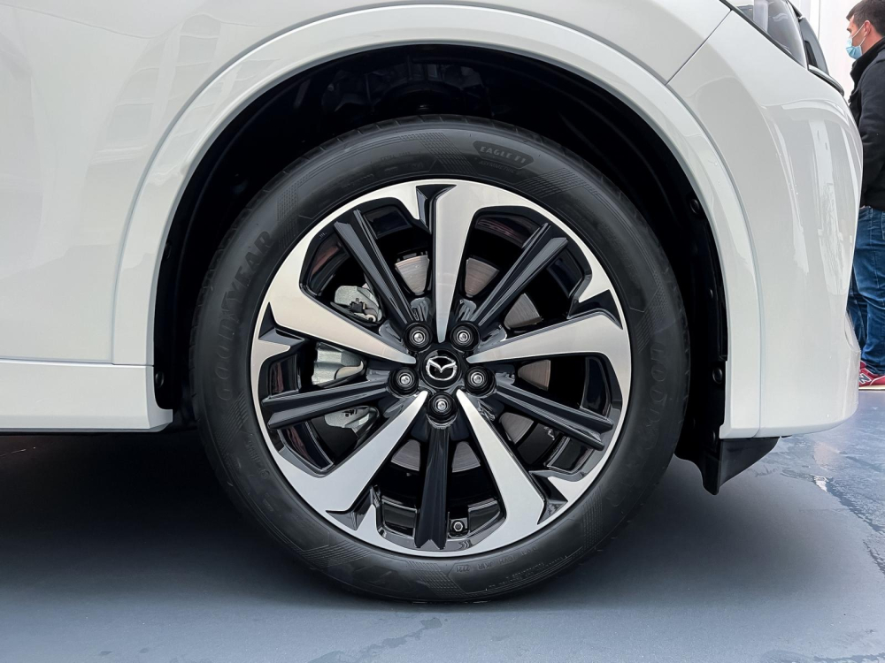 Vành 20 inch, phối 2 tông màu của Mazda CX-60 2022