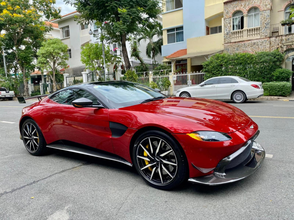Đây là chiếc xe Aston Martin V8 Vantage duy nhất được rao bán