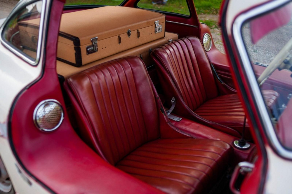 Ghế ngồi và bộ hành lý của chiếc Mercedes-Benz 300SL Gullwing 1956