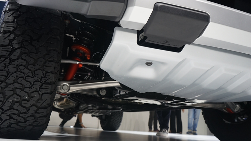 Tấm ốp gầm bằng thép cường độ cao của Ford Ranger Raptor 2022