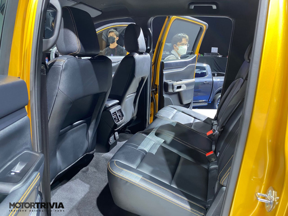 Hàng ghế thứ hai khá rộng rãi của Ford Ranger 2022