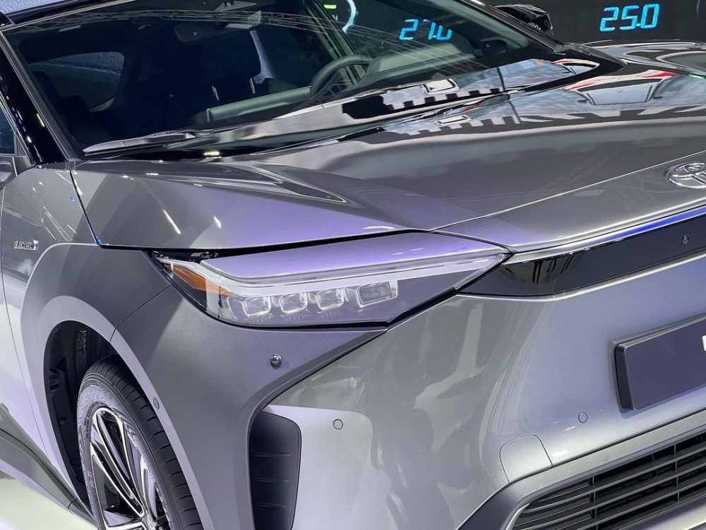 Toyota bZ4X 2022 c&oacute; phạm vi di chuyển 460 km sau khi sạc pin
