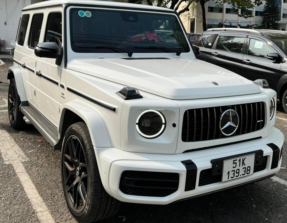 Lộ hình ảnh Hiền Hồ bơ phờ sau vô lăng xe Mercedes-AMG G63 hơn 12 tỷ đồng Lộ hình ảnh Hiền Hồ bơ phờ sau vô lăng xe Mercedes-AMG G63 hơn 12 tỷ đồng