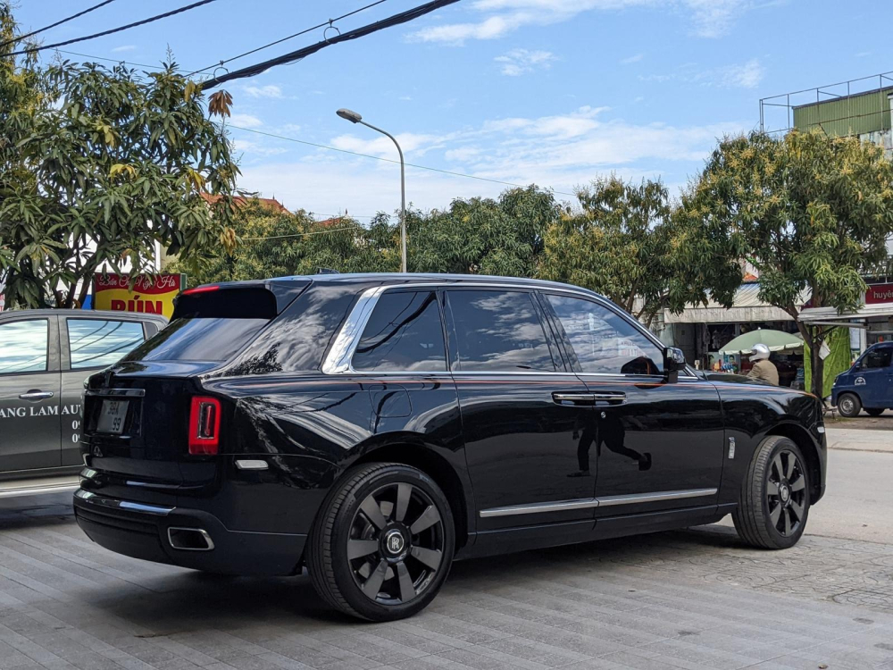 Ngoại thất xe có màu đen
