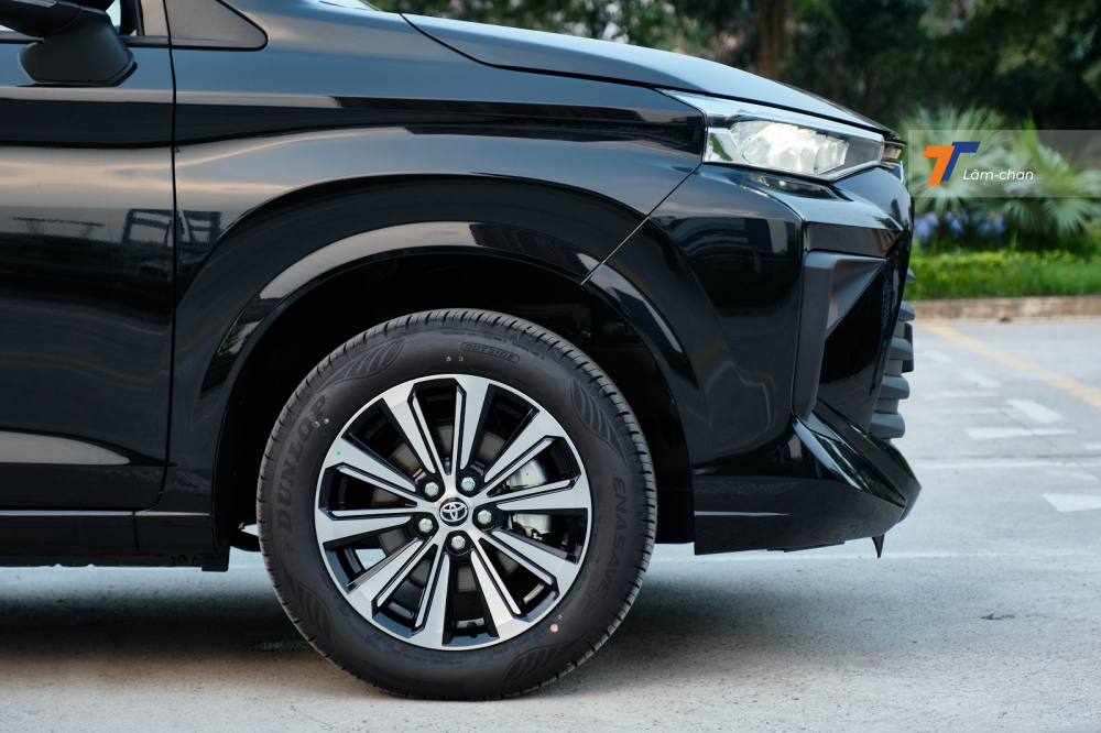 Mâm hợp kim 16 inch trên bản CVT của Toyota Avanza Premio 2022.