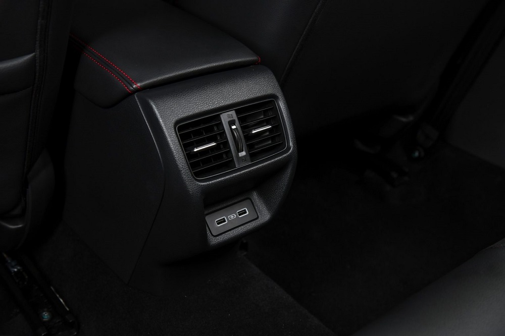 Cửa gió điều hòa cho hàng ghế sau của Honda Civic e:HEV 2022