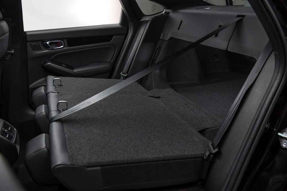 Ghế sau có thể gập xuống của Honda Civic e:HEV 2022