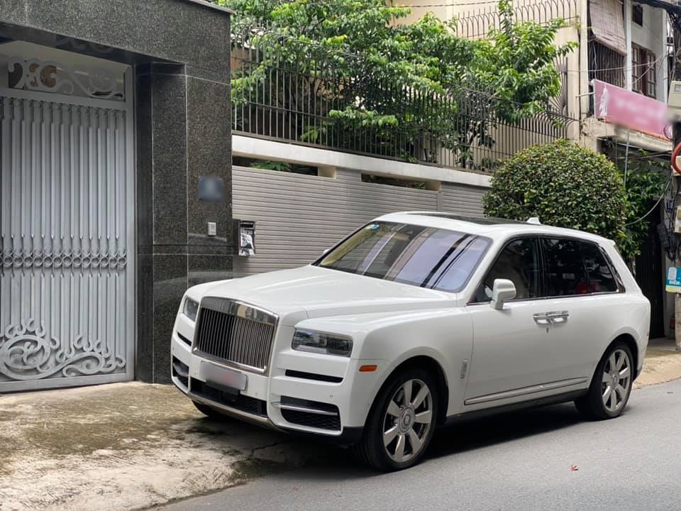 Cận cảnh chiếc xe Rolls-Royce Cullinan của ông Hồ Nhân Cận cảnh chiếc xe Rolls-Royce Cullinan của ông Hồ Nhân