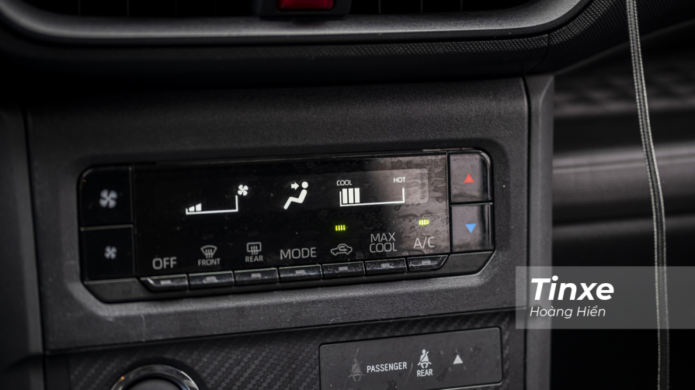 Các phần nhựa bên trong Toyota Avanza Premio kém trau truốt. Các phần nhựa bên trong Toyota Avanza Premio kém trau truốt.