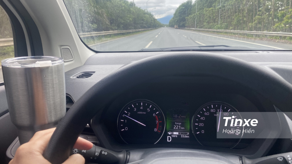 Ở tốc độ 100 km/h, vòng tua máy của Toyota Avanza Premio chỉ duy trì ở ngưỡng 1.600 vòng/phút. Ở tốc độ 100 km/h, vòng tua máy của Toyota Avanza Premio chỉ duy trì ở ngưỡng 1.600 vòng/phút.