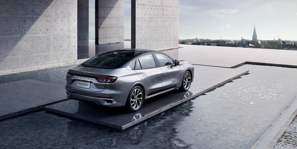 Ford Mondeo 2022 d&ugrave;ng động cơ xăng kh&aacute; mạnh mẽ