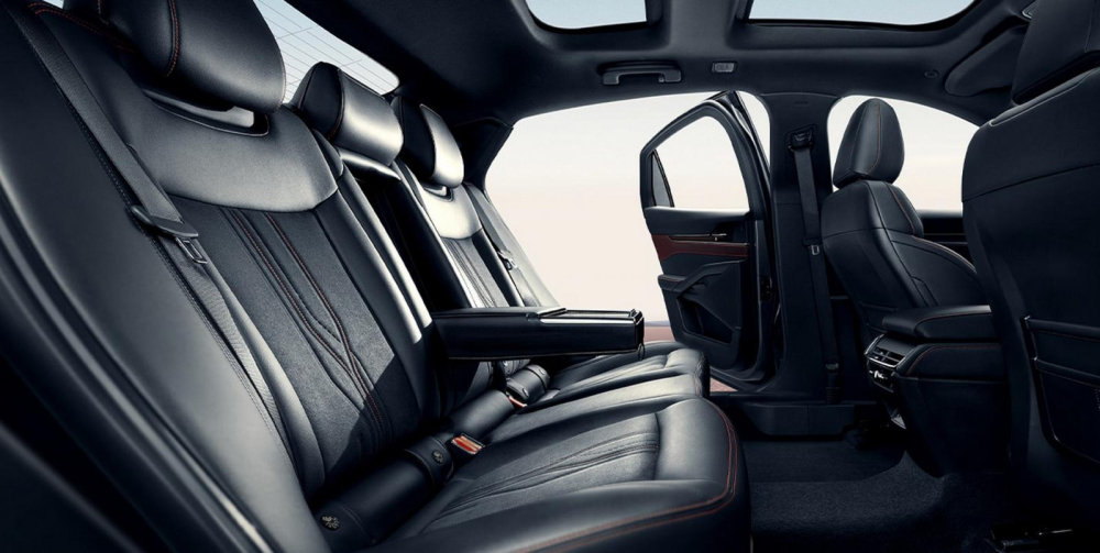 H&agrave;ng ghế sau rộng r&atilde;i của Ford Mondeo 2022 