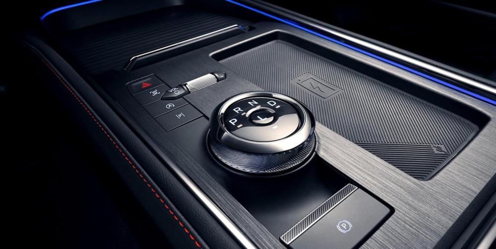 N&uacute;m xoay chuyển số của Ford Mondeo 2022 