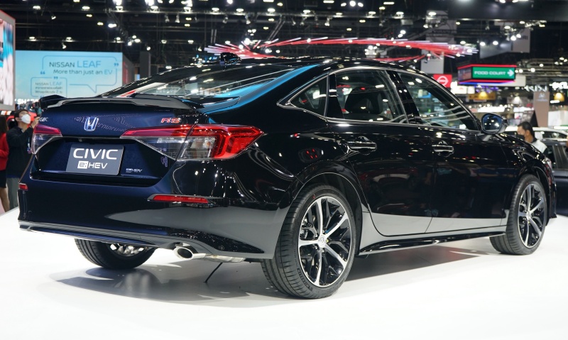 Honda Civic e:HEV 2022 chỉ c&oacute; một ống xả nằm b&ecirc;n phải