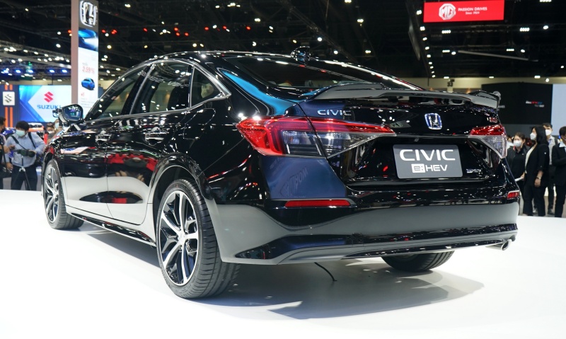 Đ&egrave;n hậu LED ph&iacute;a sau của Honda Civic e:HEV 2022