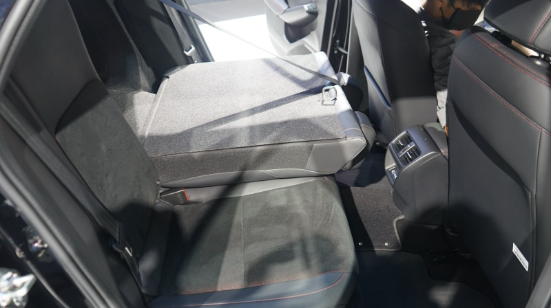 Ghế sau của Honda Civic e:HEV 2022 gập 60:40