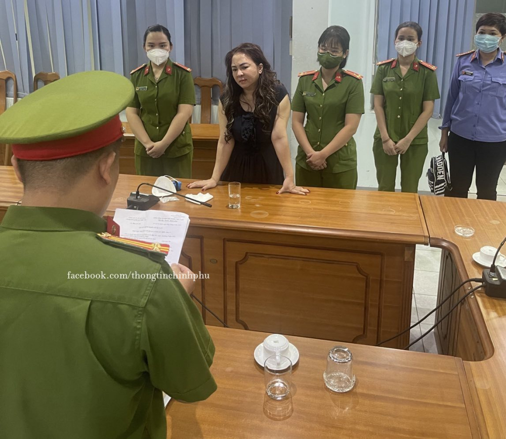 B&agrave; Nguyễn Phương Hằng tại cơ quan điều tra