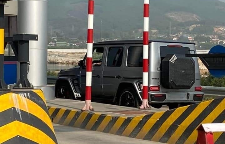 Mercedes-AMG G63 độ Brabus di chuyển trên đường