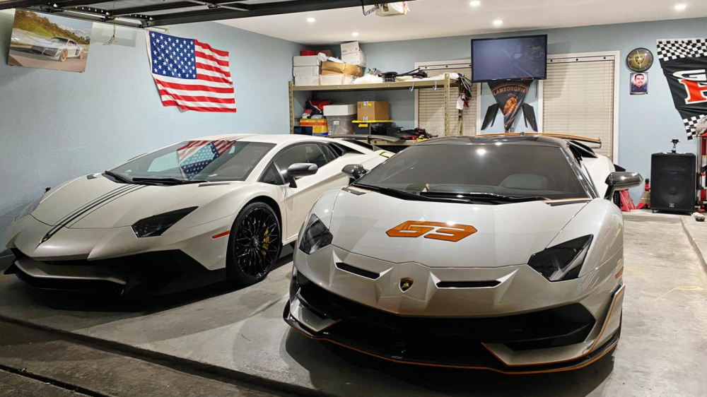 Cặp đôi siêu xe giới hạn của đại gia Việt trên đất Mỹ, bên trái là Lamborghini Aventador SV Coupe chỉ 600 chiếc và bên phải là Lamborghini Aventador SVJ63 Roadster chỉ 63 chiếc trên toàn thế giới Cặp đôi siêu xe giới hạn của đại gia Việt trên đất Mỹ, bên trái là Lamborghini Aventador SV Coupe chỉ 600 chiếc và bên phải là Lamborghini Aventador SVJ63 Roadster chỉ 63 chiếc trên toàn thế giới
