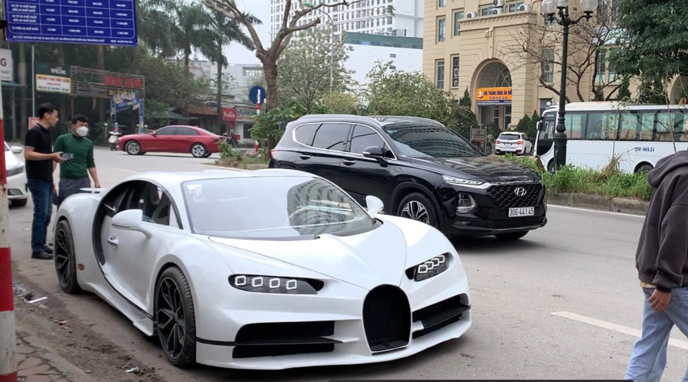 Bugatti Chiron tự chế tạo của nh&oacute;m bạn trẻ tỉnh Quảng Ninh xuất hiện tại H&agrave; Nội với bộ &aacute;o mới
